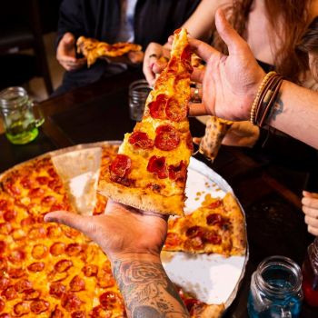 Foto Mega Pizza Forneria